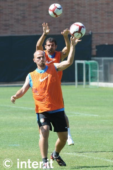 Stankovic és Cambiasso edzés közben